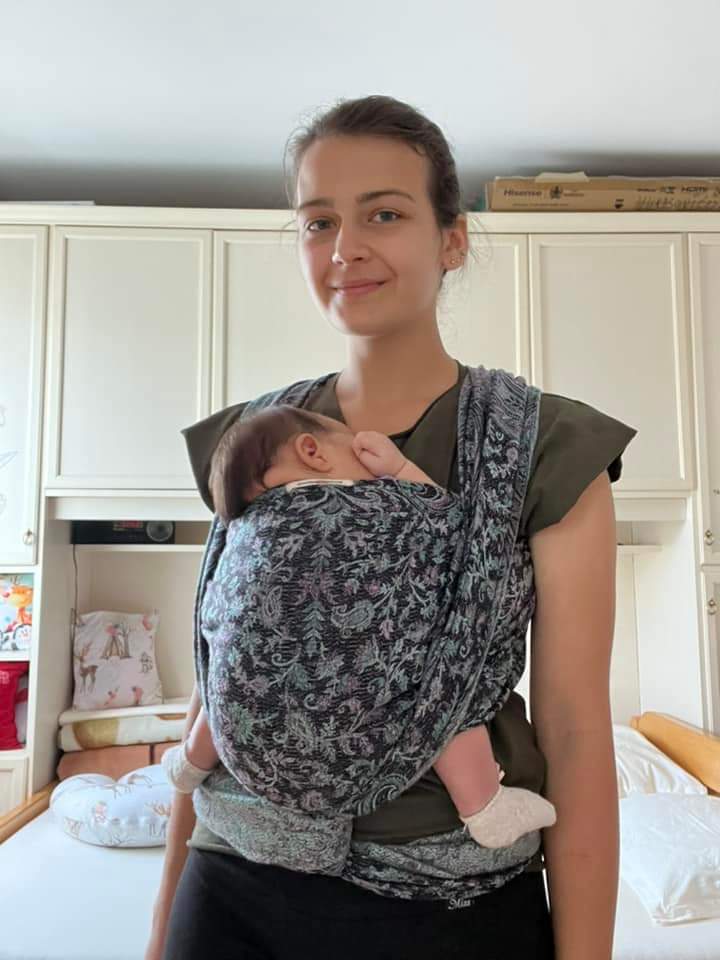 Almitra Tattva Black Pesta – Babywearing belongs to everyone